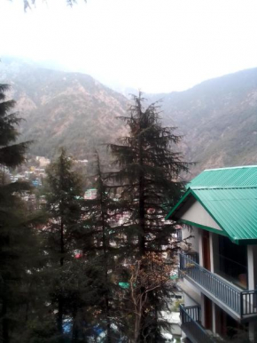 Himalayan Mountain Triund Hill Trekkers and Waterfalls View Hostel
